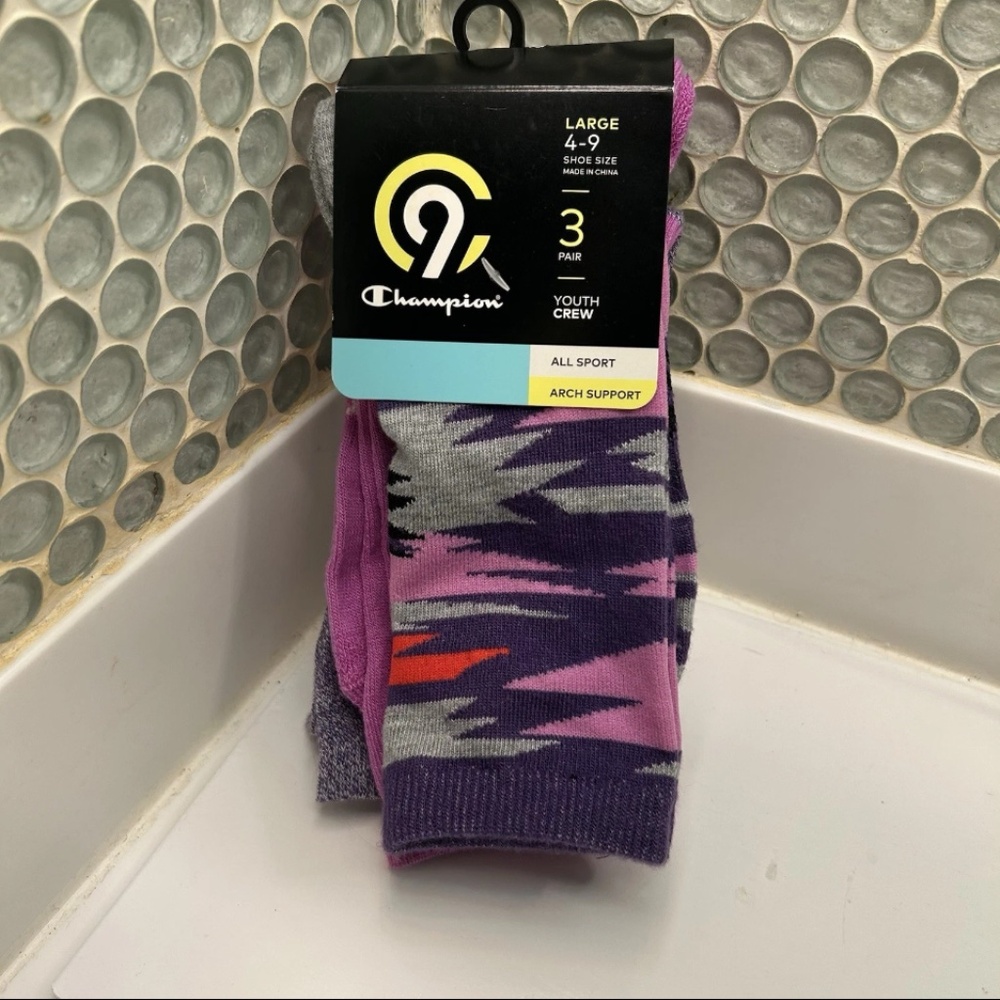 Girl’s Champion Arch Support 3 Pack Crew Socks Size L  (4-9)